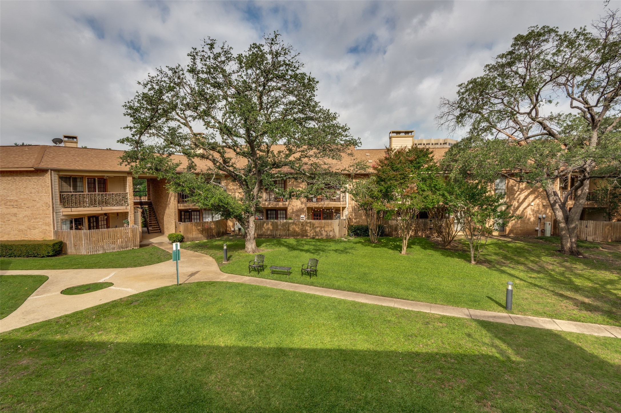 16301 Ledgemont Lane Addison TX 75001