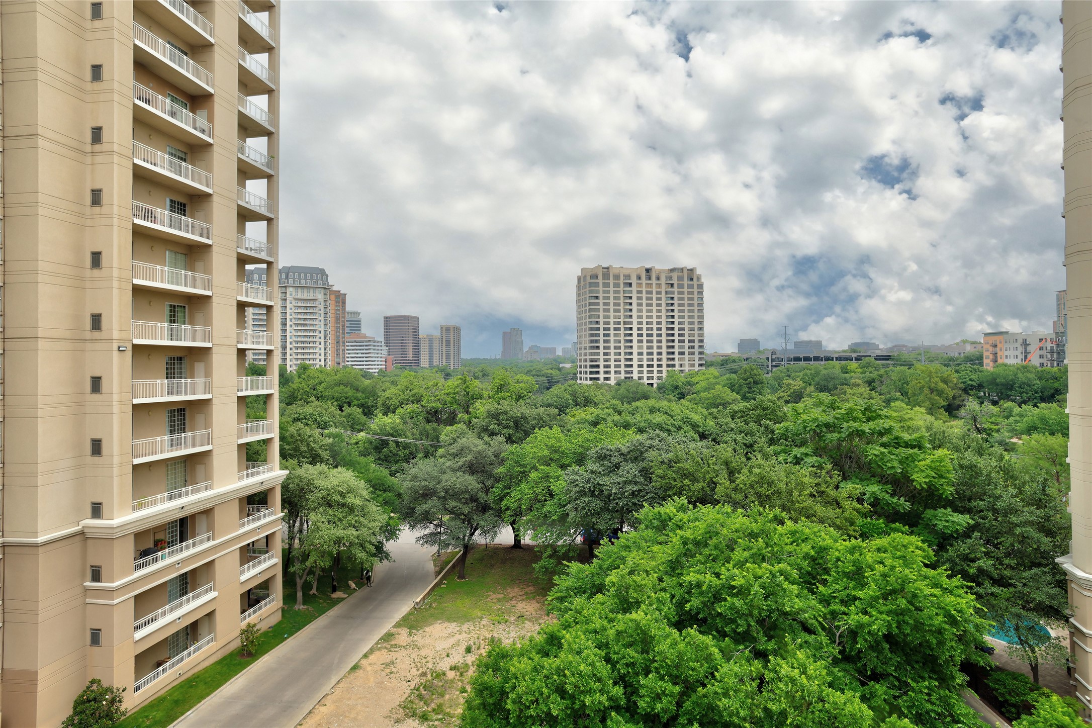3225 Turtle Creek Boulevard Dallas TX 75219