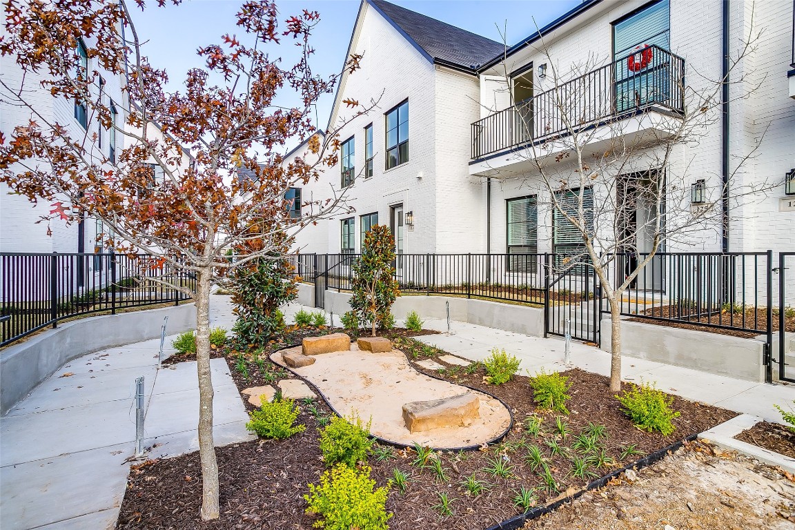 715 W Abram Street Arlington TX 76013