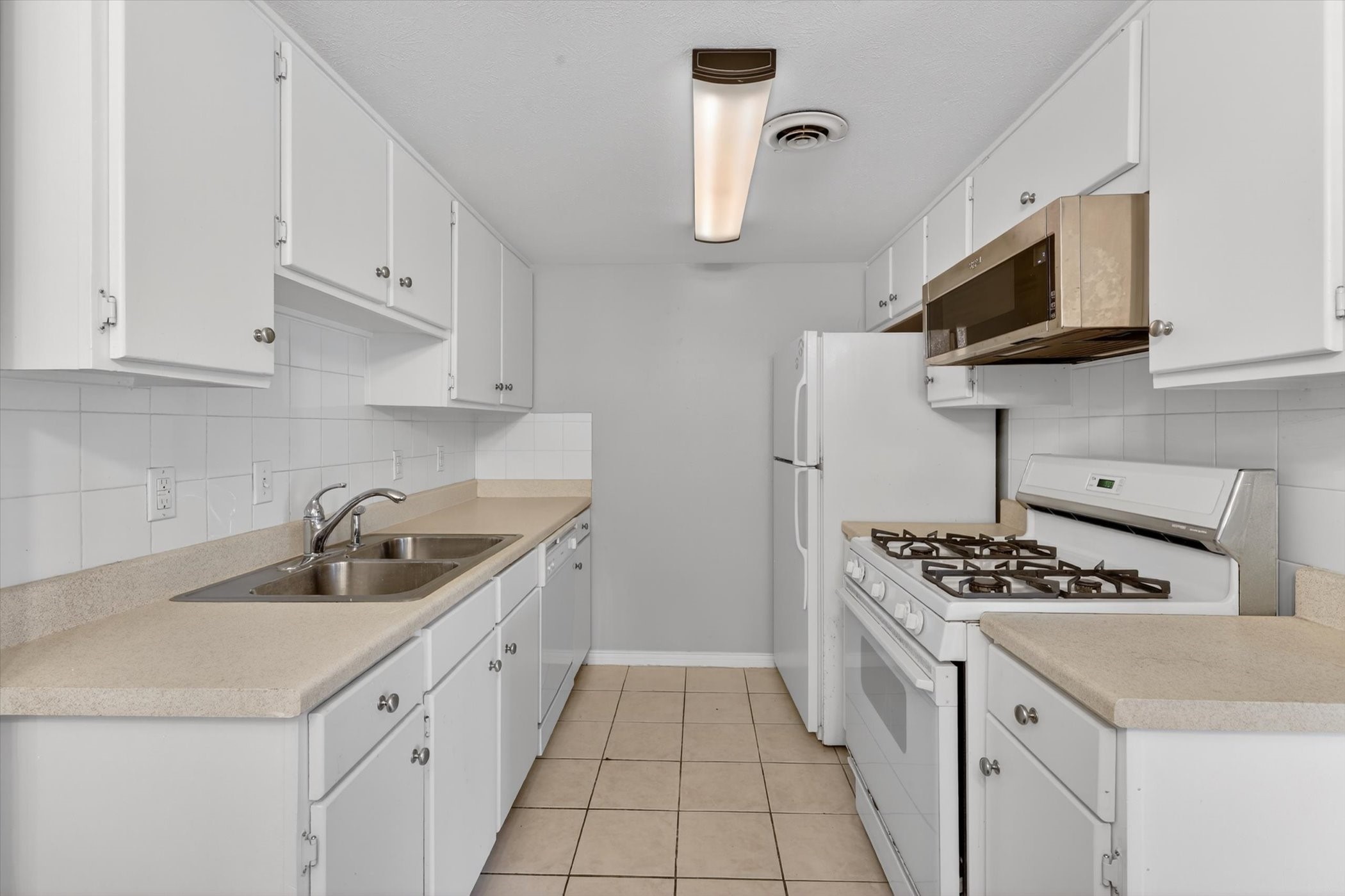 15926 Stillwood Street Dallas TX 75248