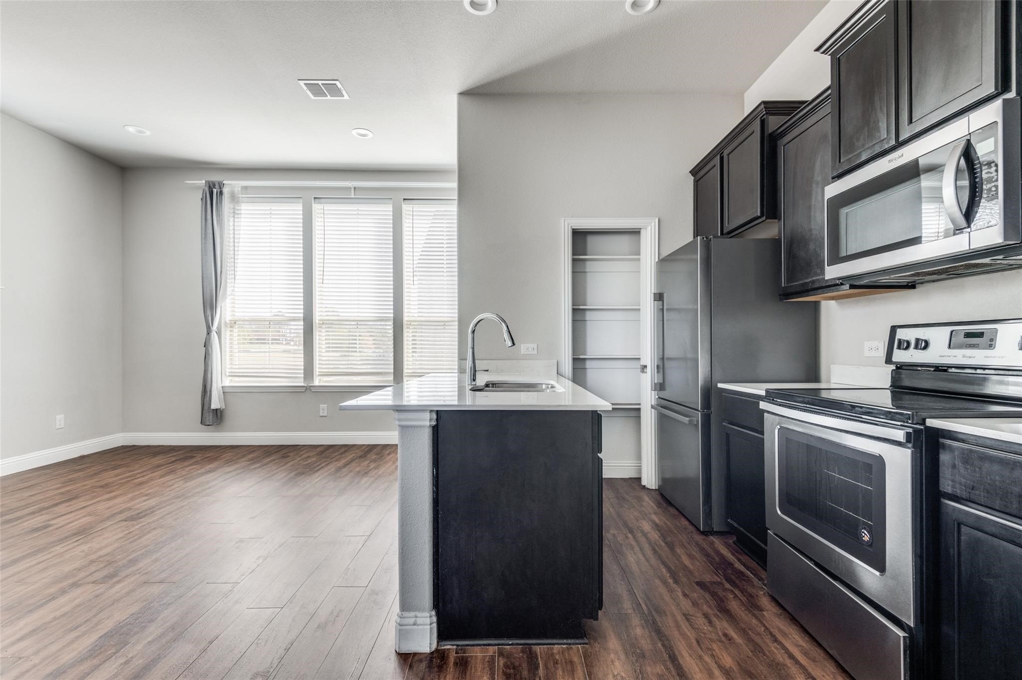 1900 Bel Air Drive Arlington TX 76010