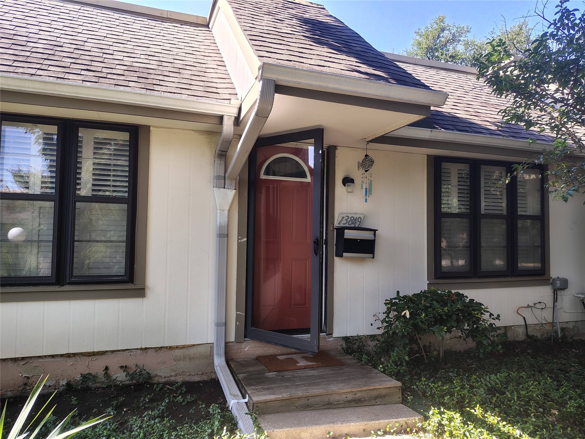 13849 Leinsper Green Street Dallas TX 75240