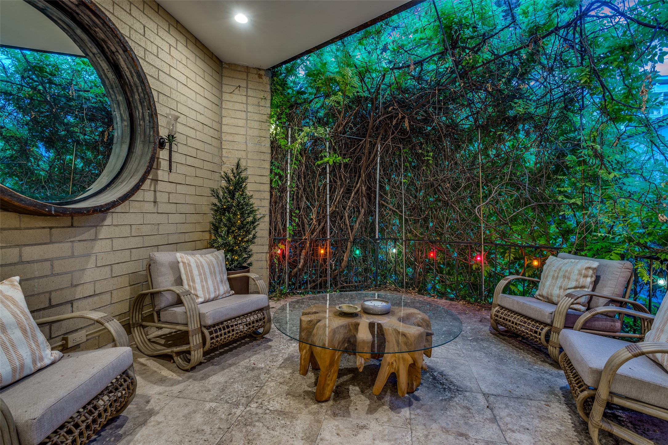 3718 Holland Avenue Dallas TX 75219