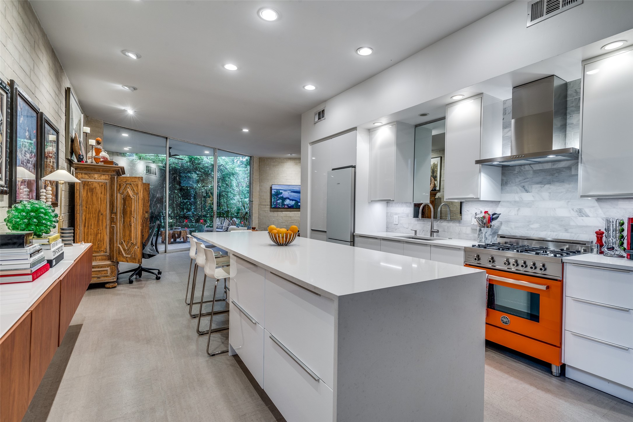 3718 Holland Avenue Dallas TX 75219