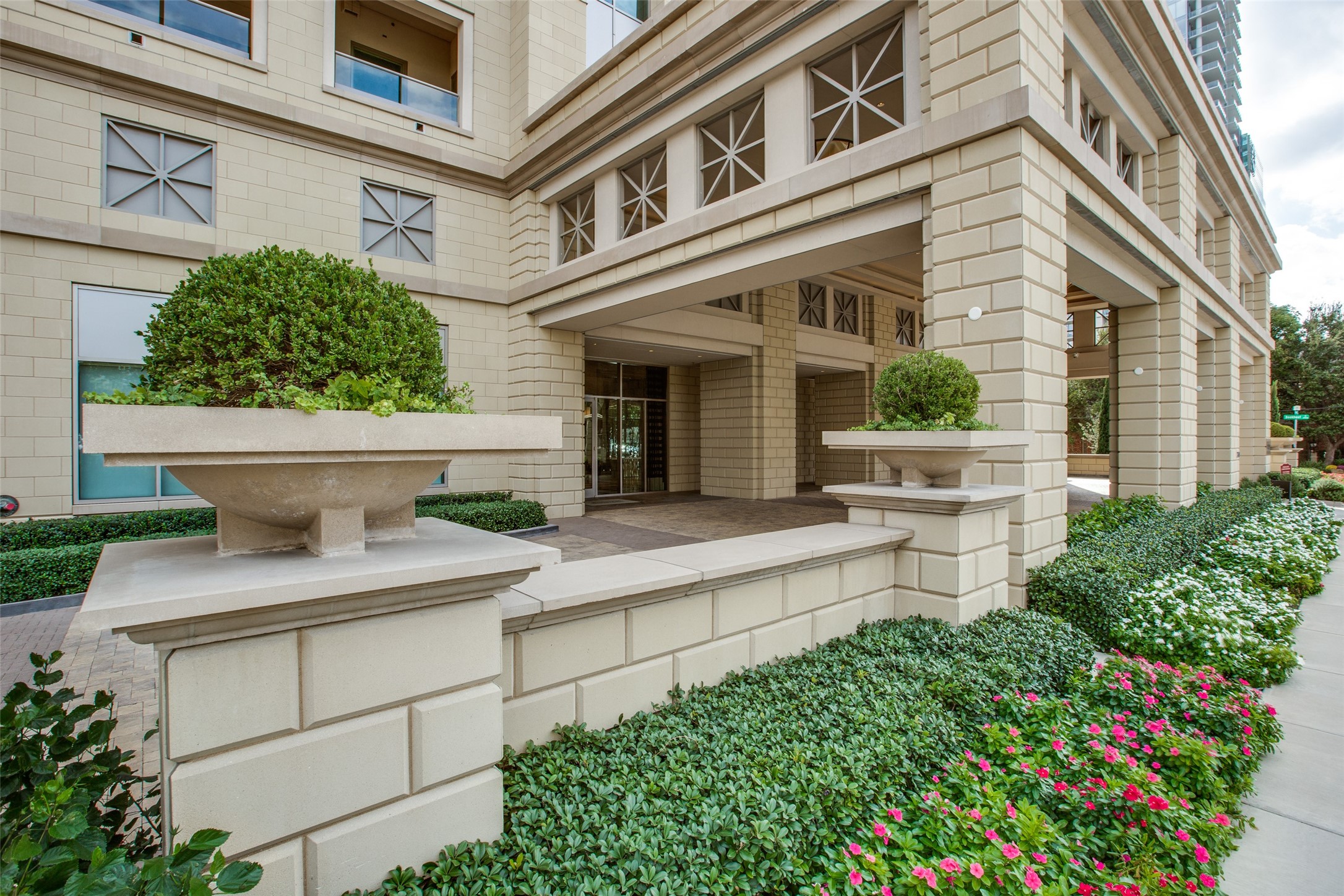 2300 Wolf Street Dallas TX 75201
