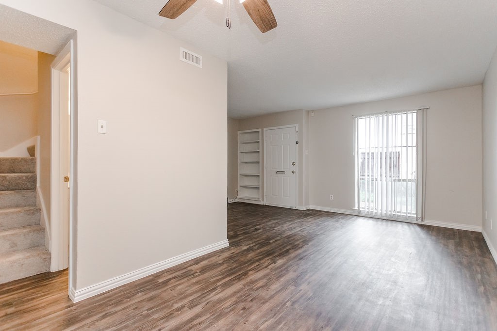 9808 Valley Meadow Place Dallas TX 75220