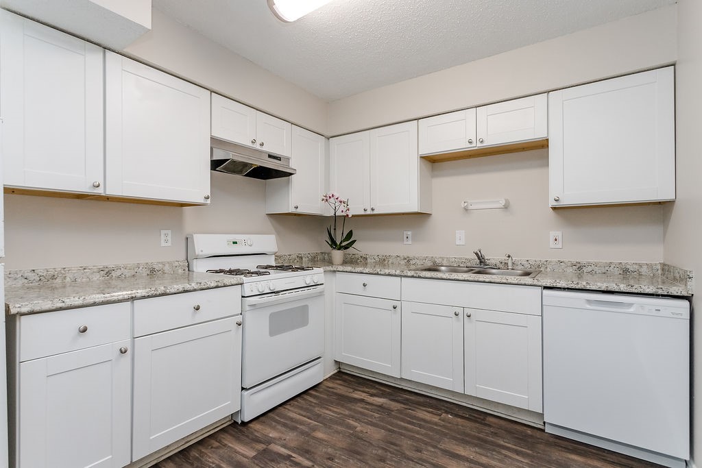 9808 Valley Meadow Place Dallas TX 75220