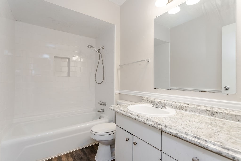 9808 Valley Meadow Place Dallas TX 75220