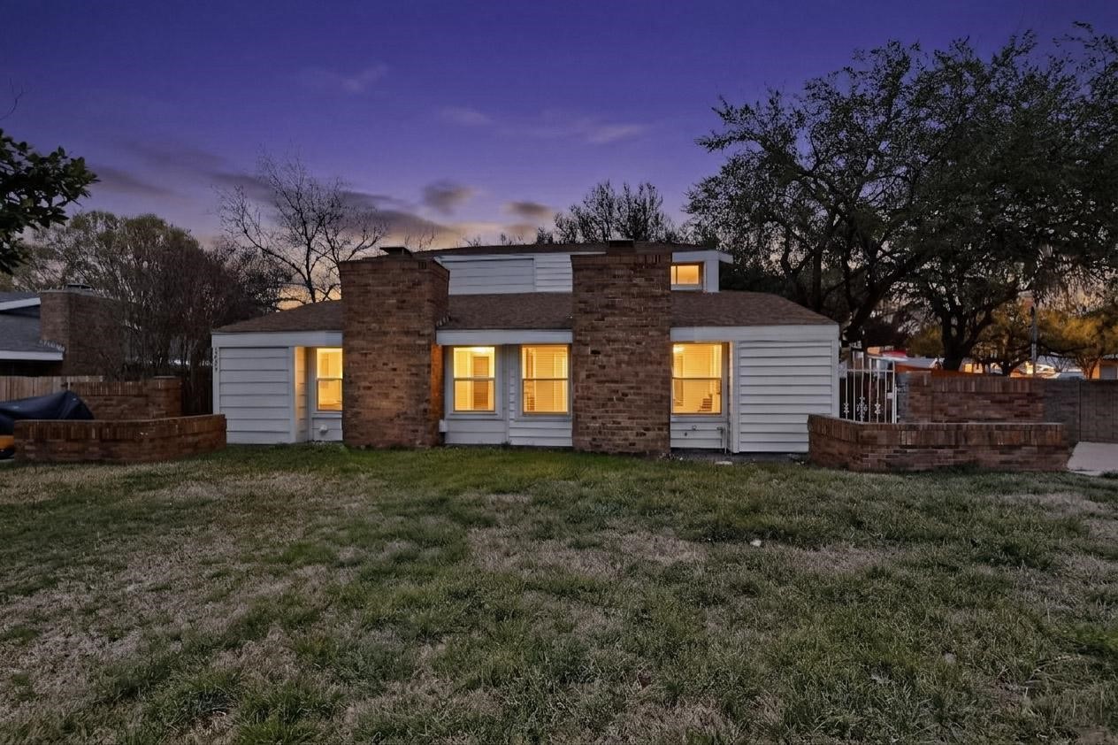 2407 Mustang Court Lewisville TX 75067