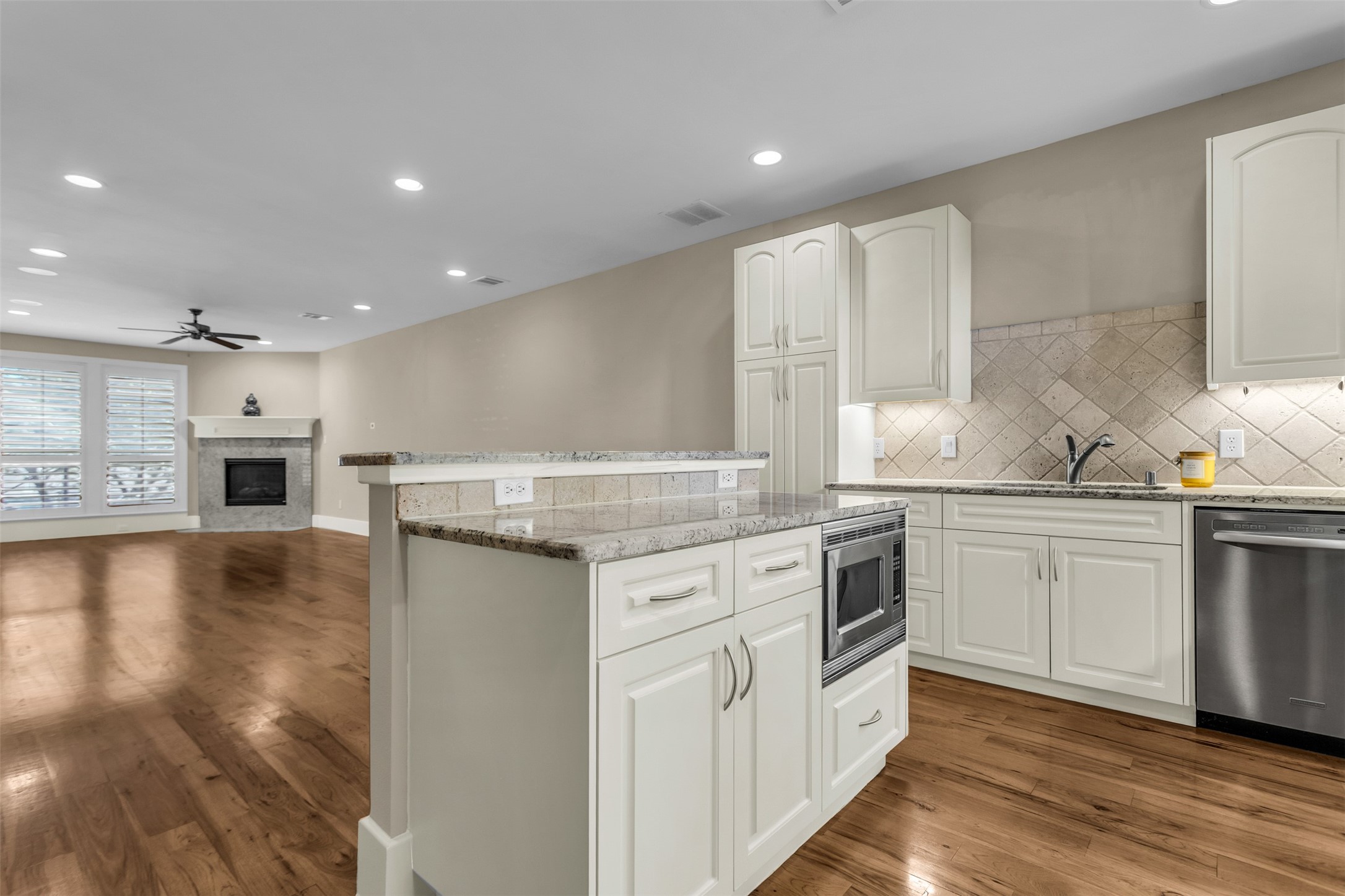 2606 Shelby Avenue Dallas TX 75219
