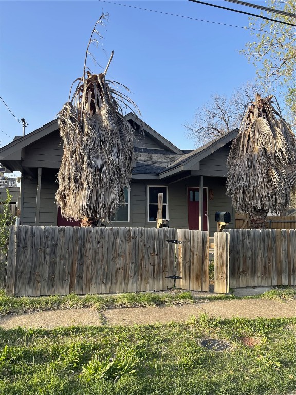 939 Bayonne Street Dallas TX 75212