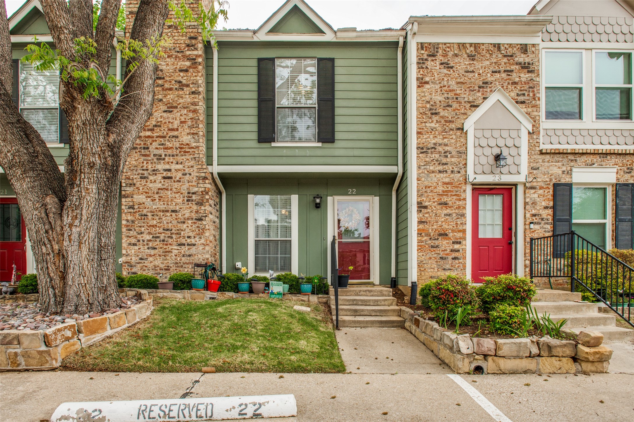 22 Abbey Road Euless TX 76039