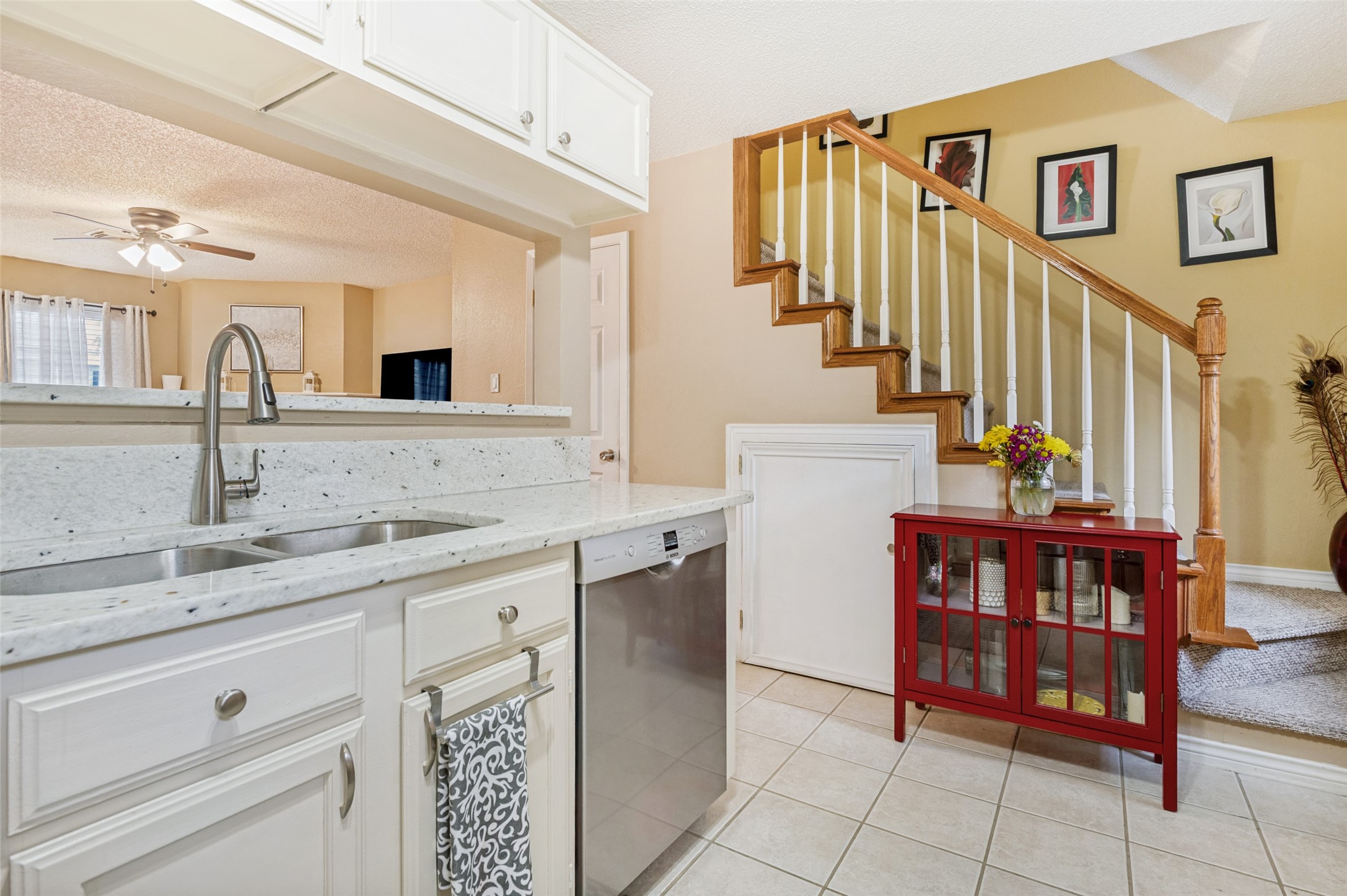 22 Abbey Road Euless TX 76039