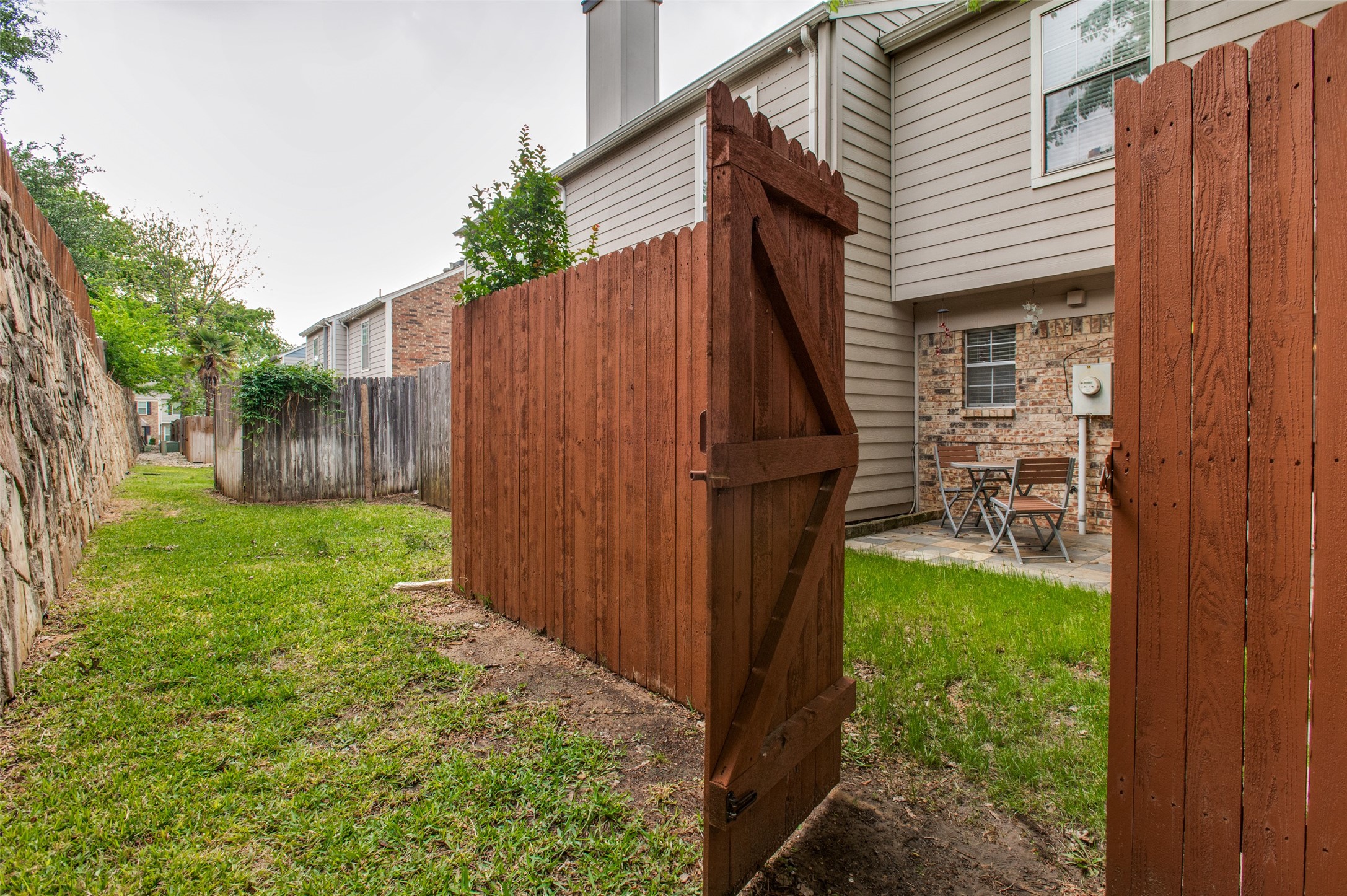 22 Abbey Road Euless TX 76039