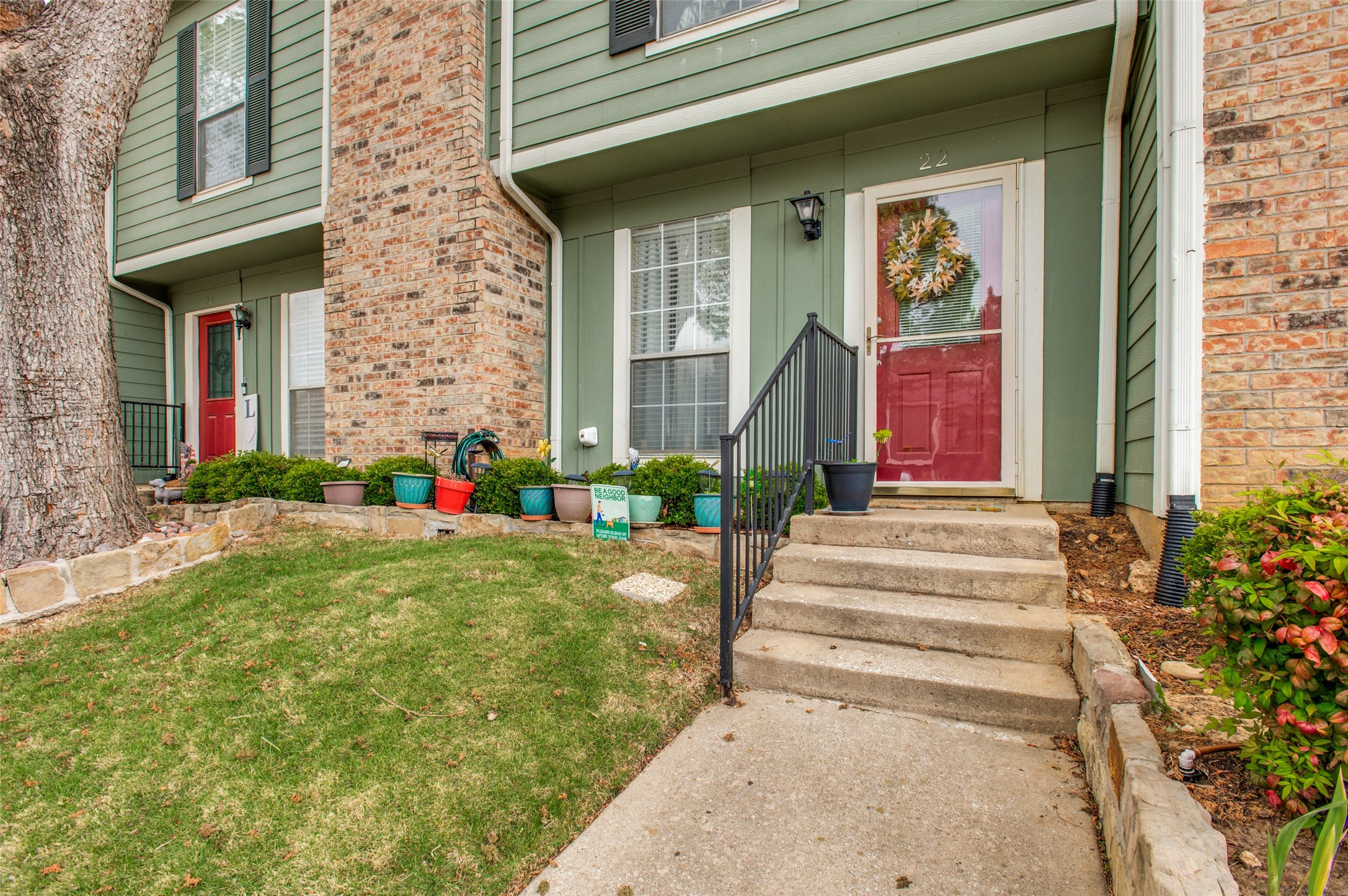 22 Abbey Road Euless TX 76039