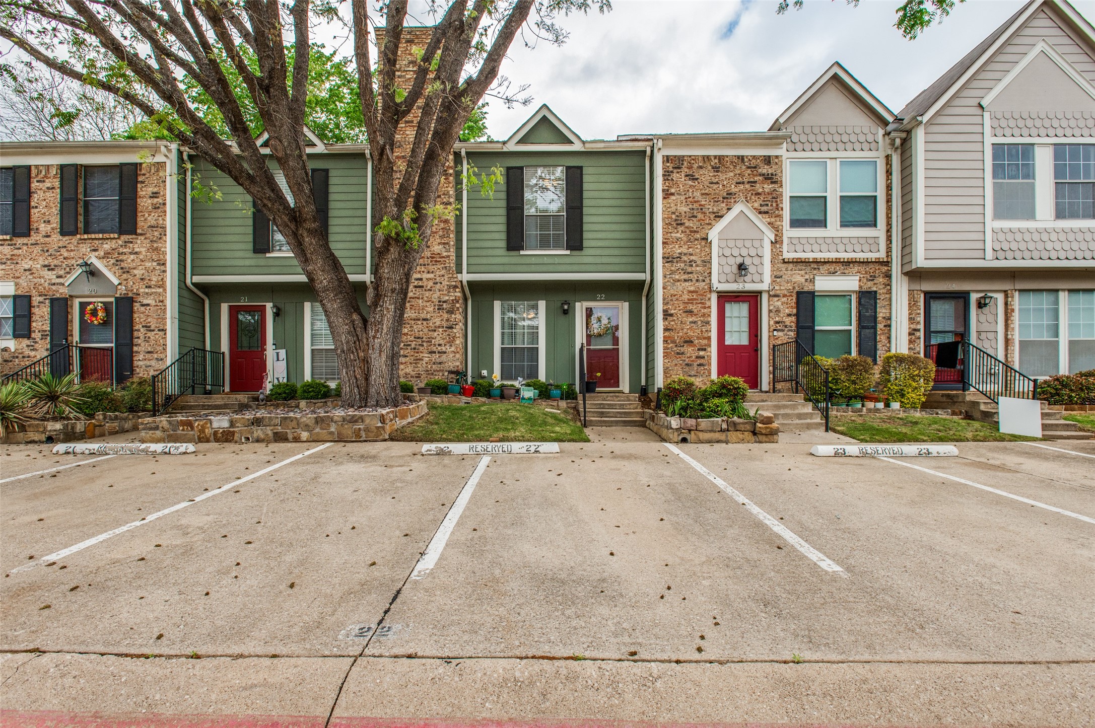 22 Abbey Road Euless TX 76039