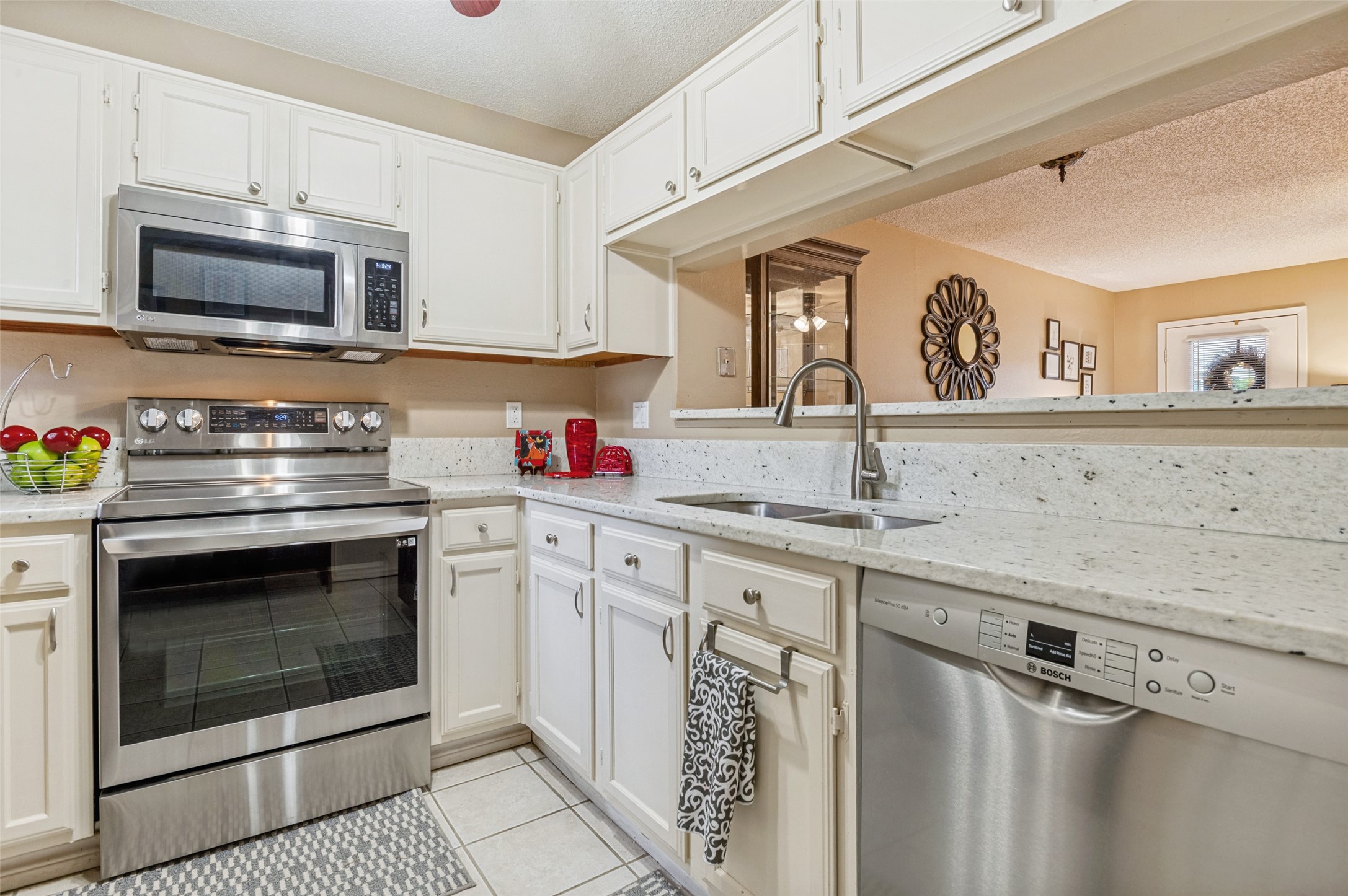 22 Abbey Road Euless TX 76039