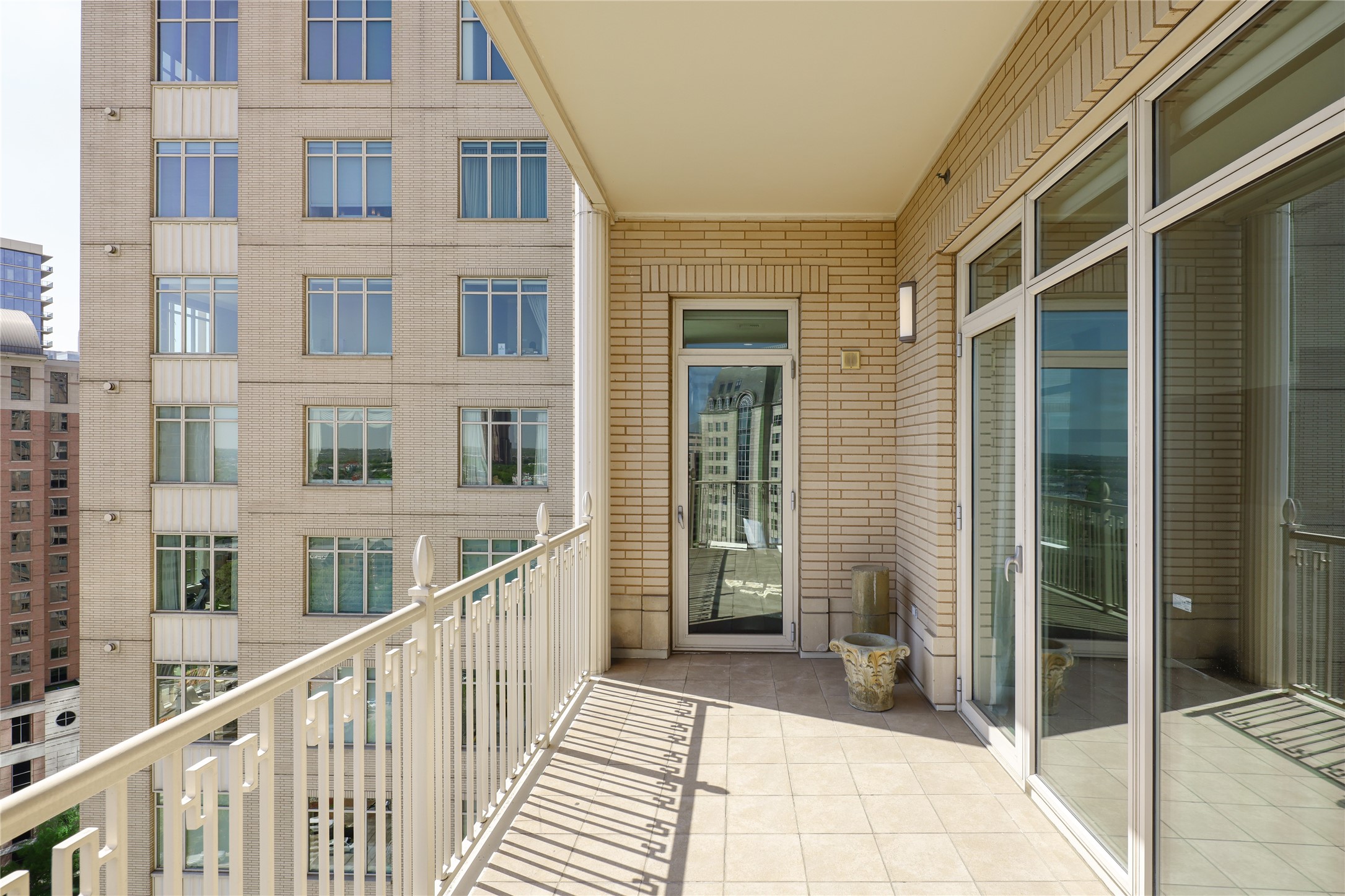 2525 N Pearl Street Dallas TX 75201