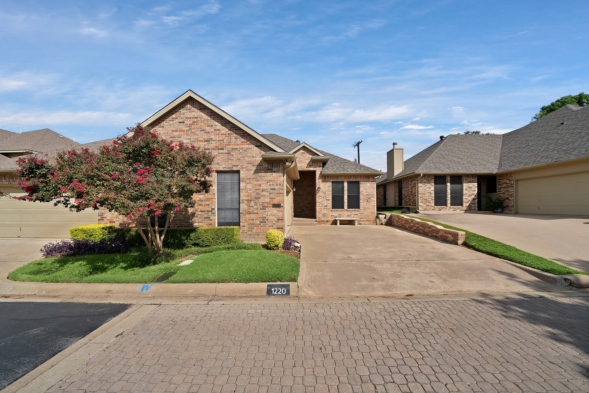 1220 Woodland Park Drive Hurst TX 76053