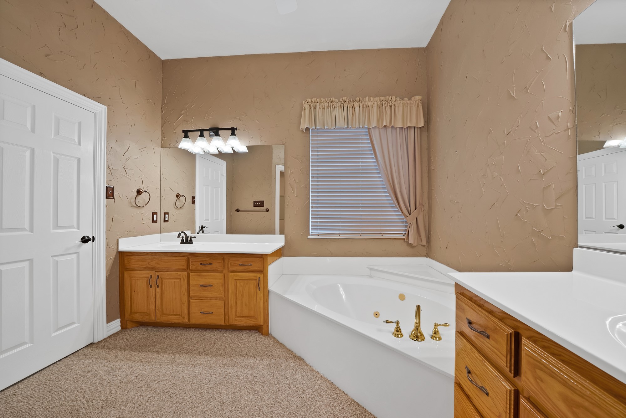 1220 Woodland Park Drive Hurst TX 76053