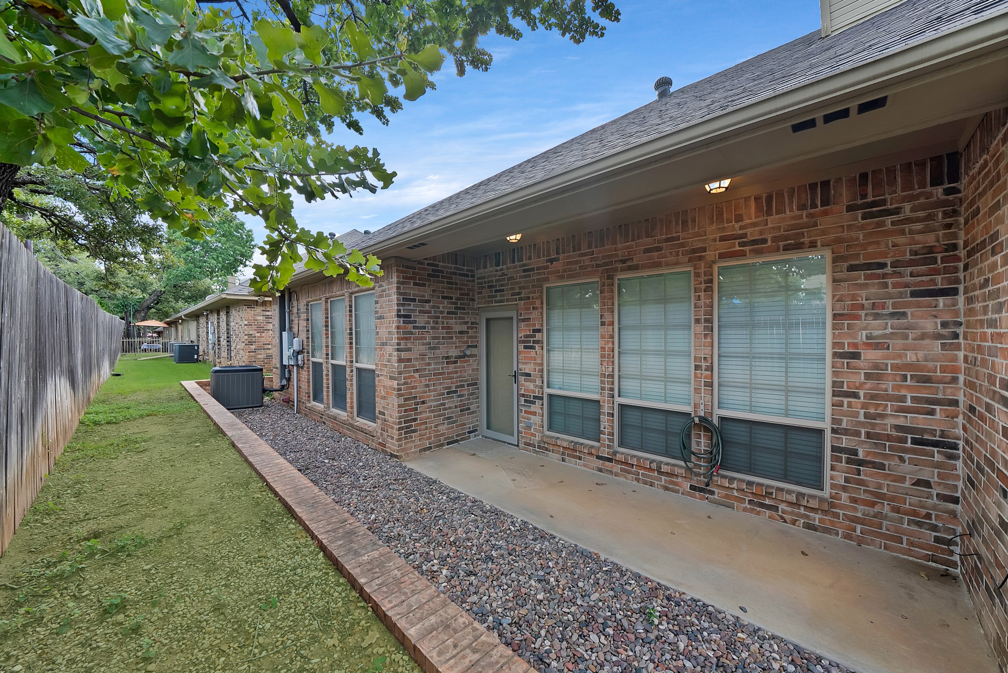 1220 Woodland Park Drive Hurst TX 76053