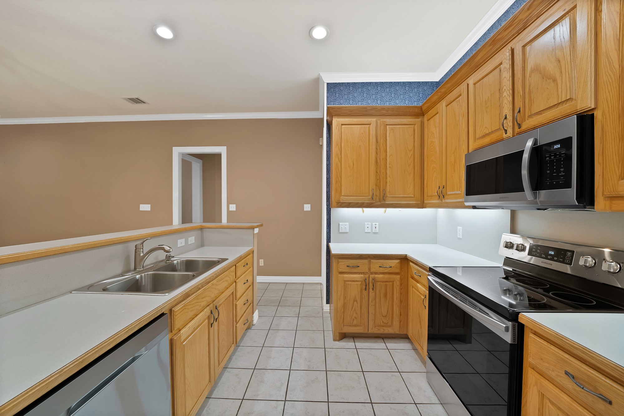 1220 Woodland Park Drive Hurst TX 76053