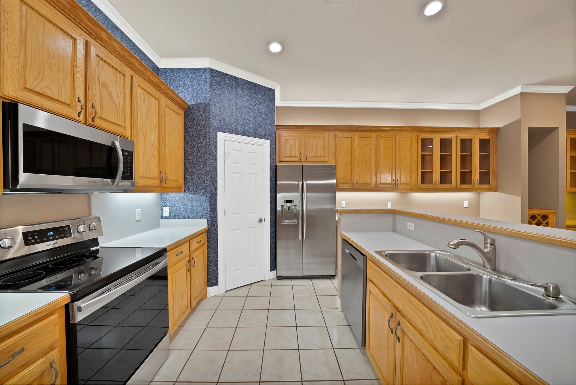 1220 Woodland Park Drive Hurst TX 76053