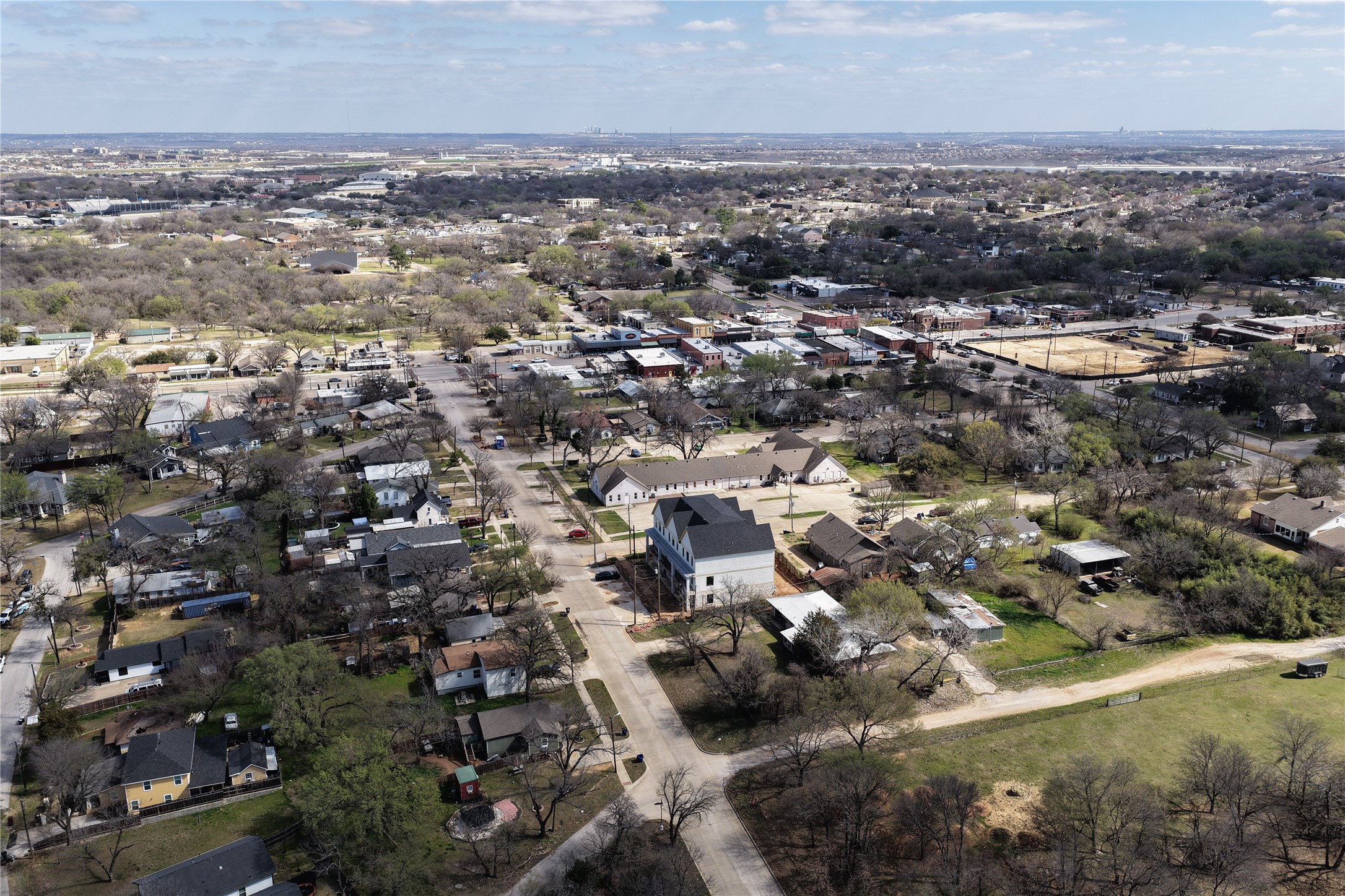 299 301 303 W Oak Street Mansfield TX 76063