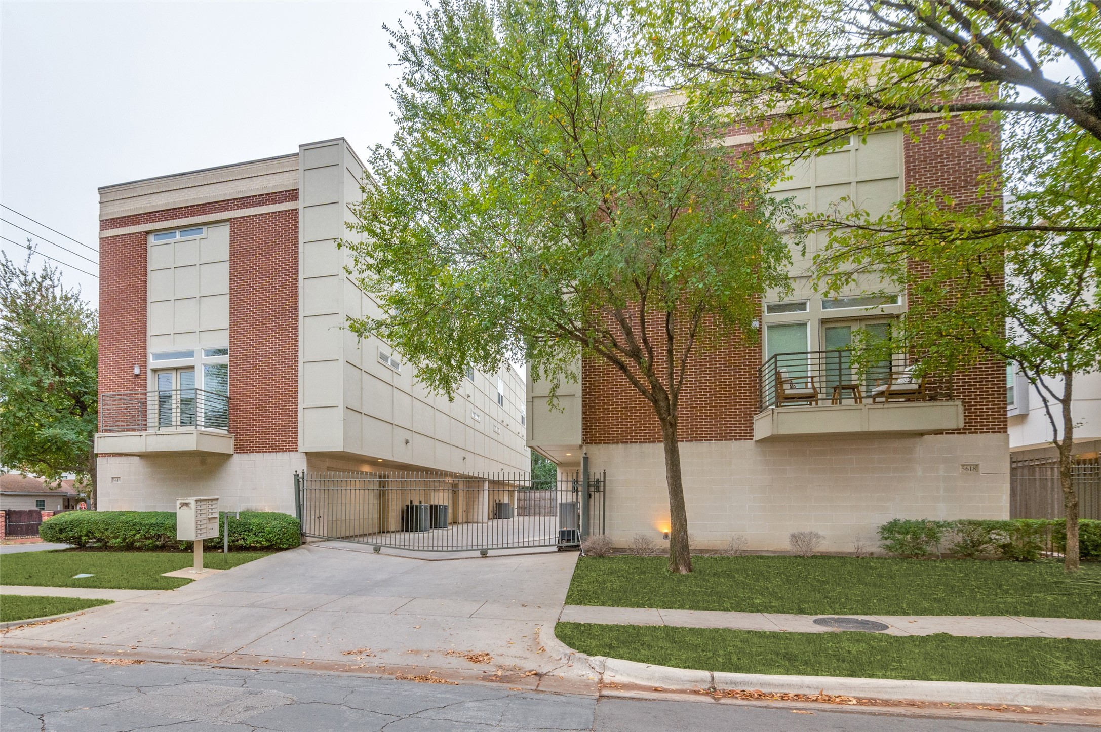 5618 Lindell Avenue Dallas TX 75206
