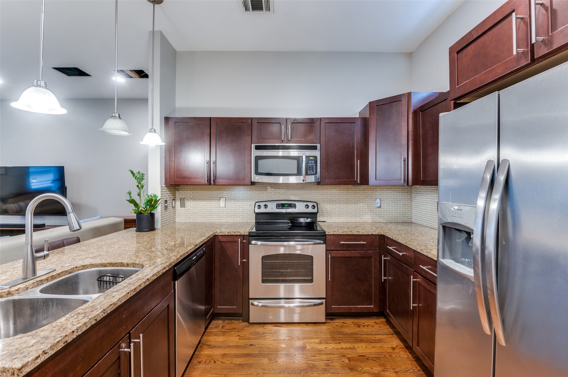 5618 Lindell Avenue Dallas TX 75206