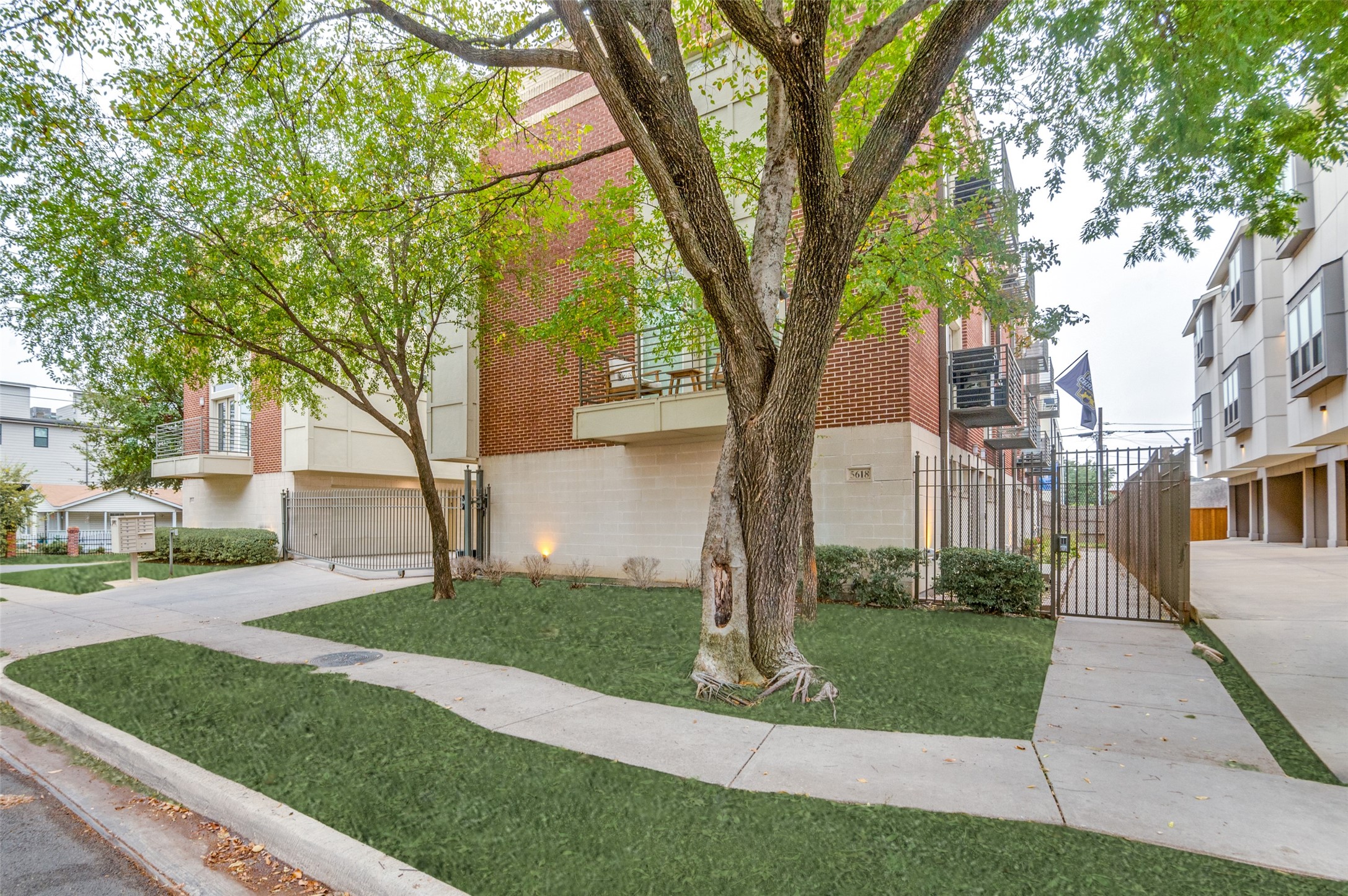 5618 Lindell Avenue Dallas TX 75206