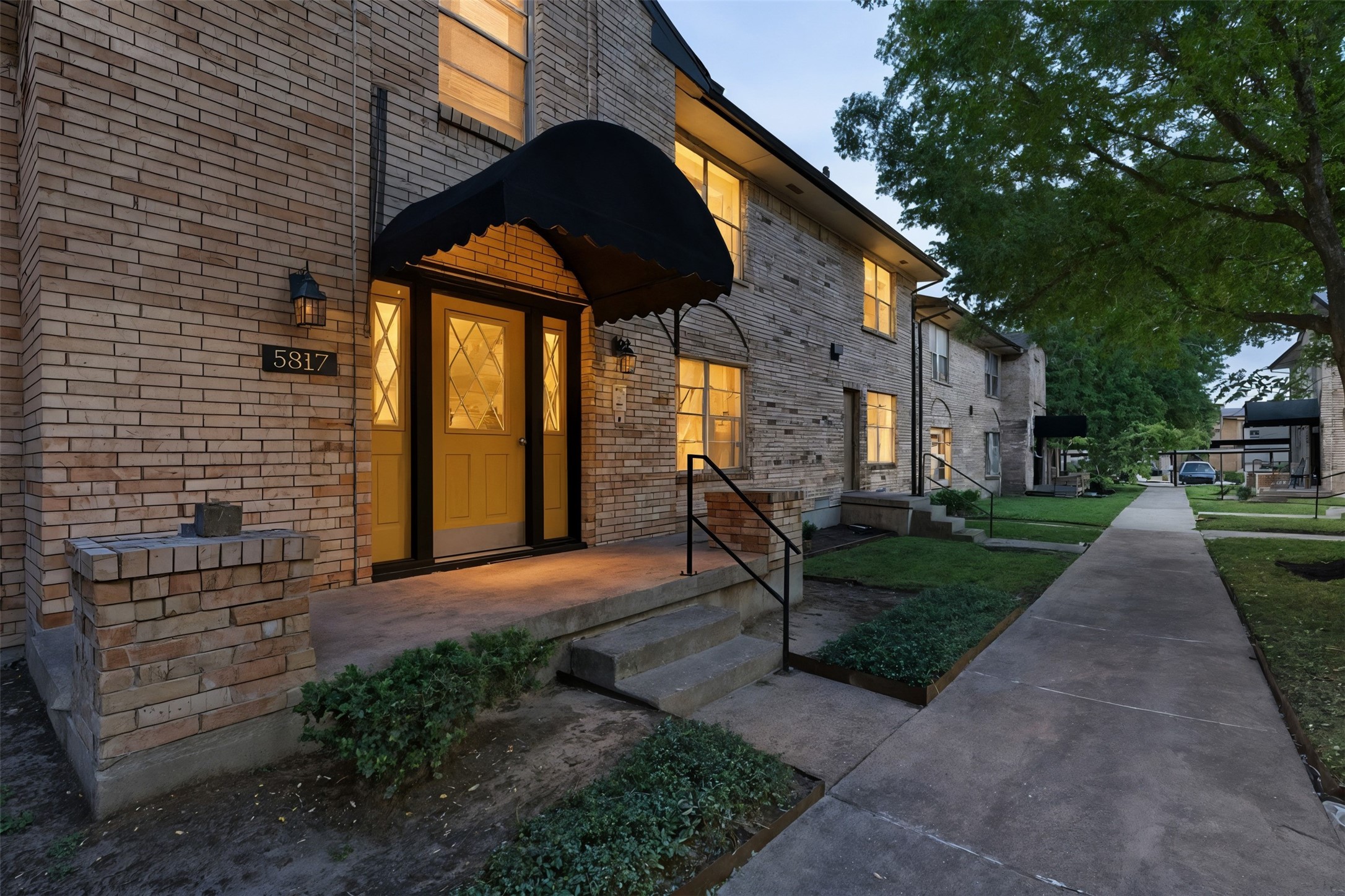 5817 Sandhurst Lane Dallas TX 75206