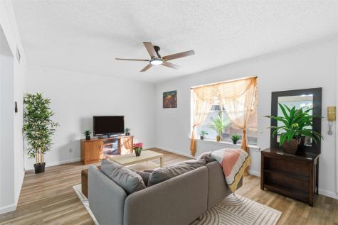 5817 Sandhurst Lane Dallas TX 75206