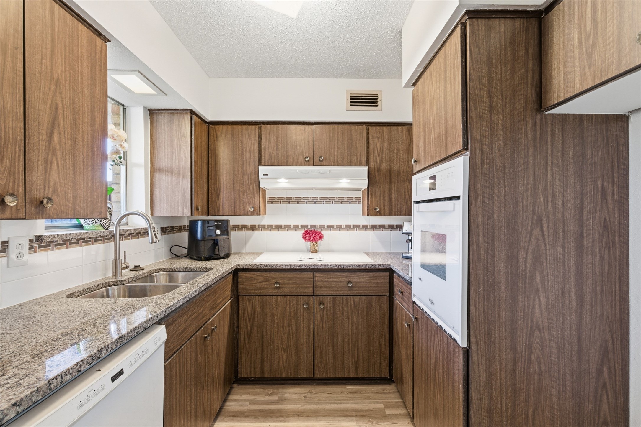 5817 Sandhurst Lane Dallas TX 75206