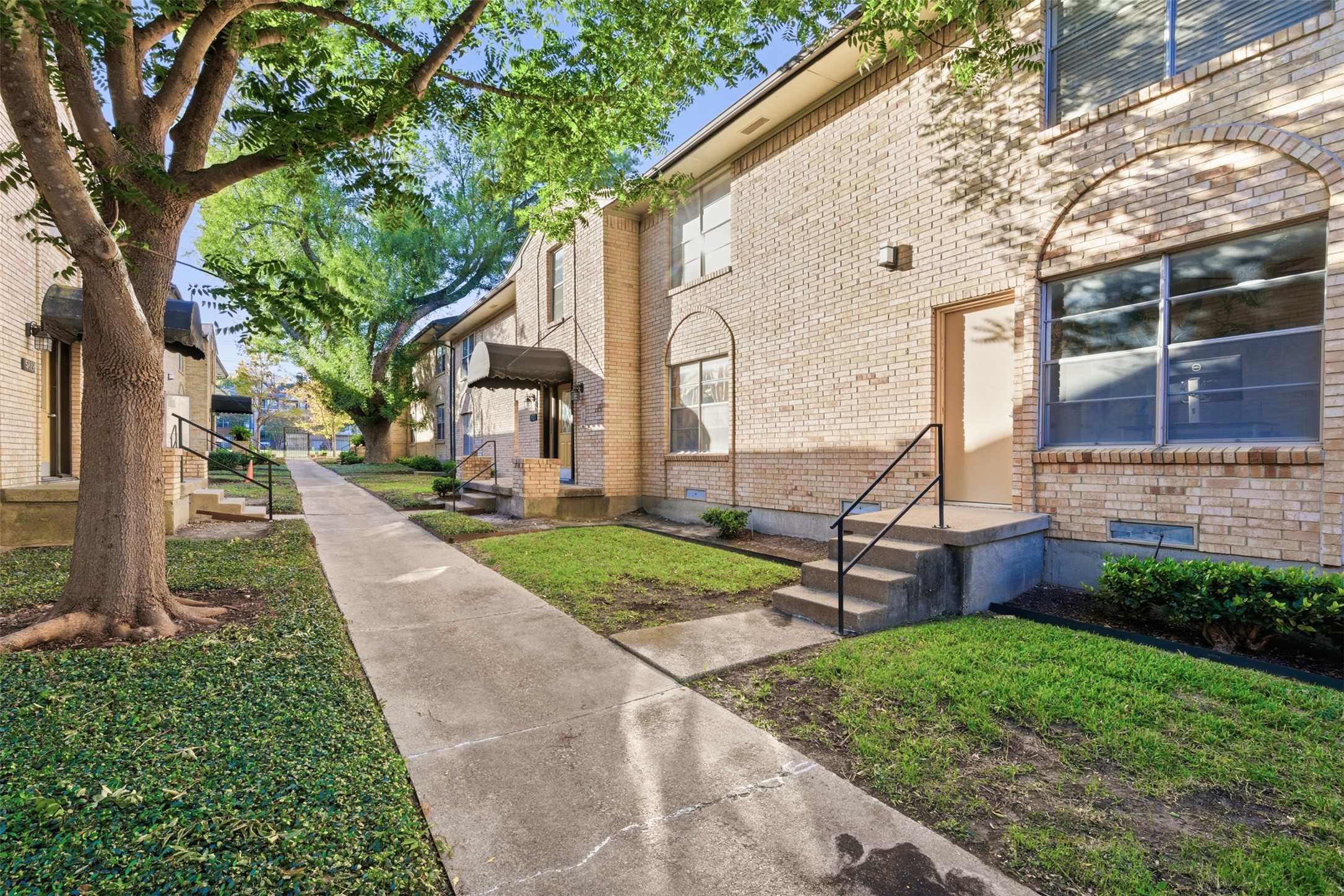 5817 Sandhurst Lane Dallas TX 75206