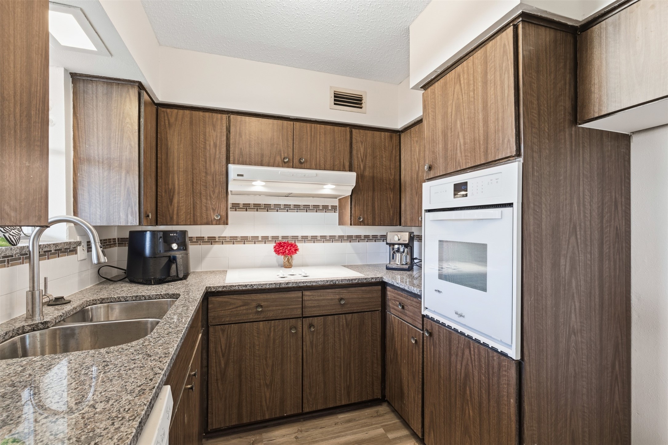 5817 Sandhurst Lane Dallas TX 75206