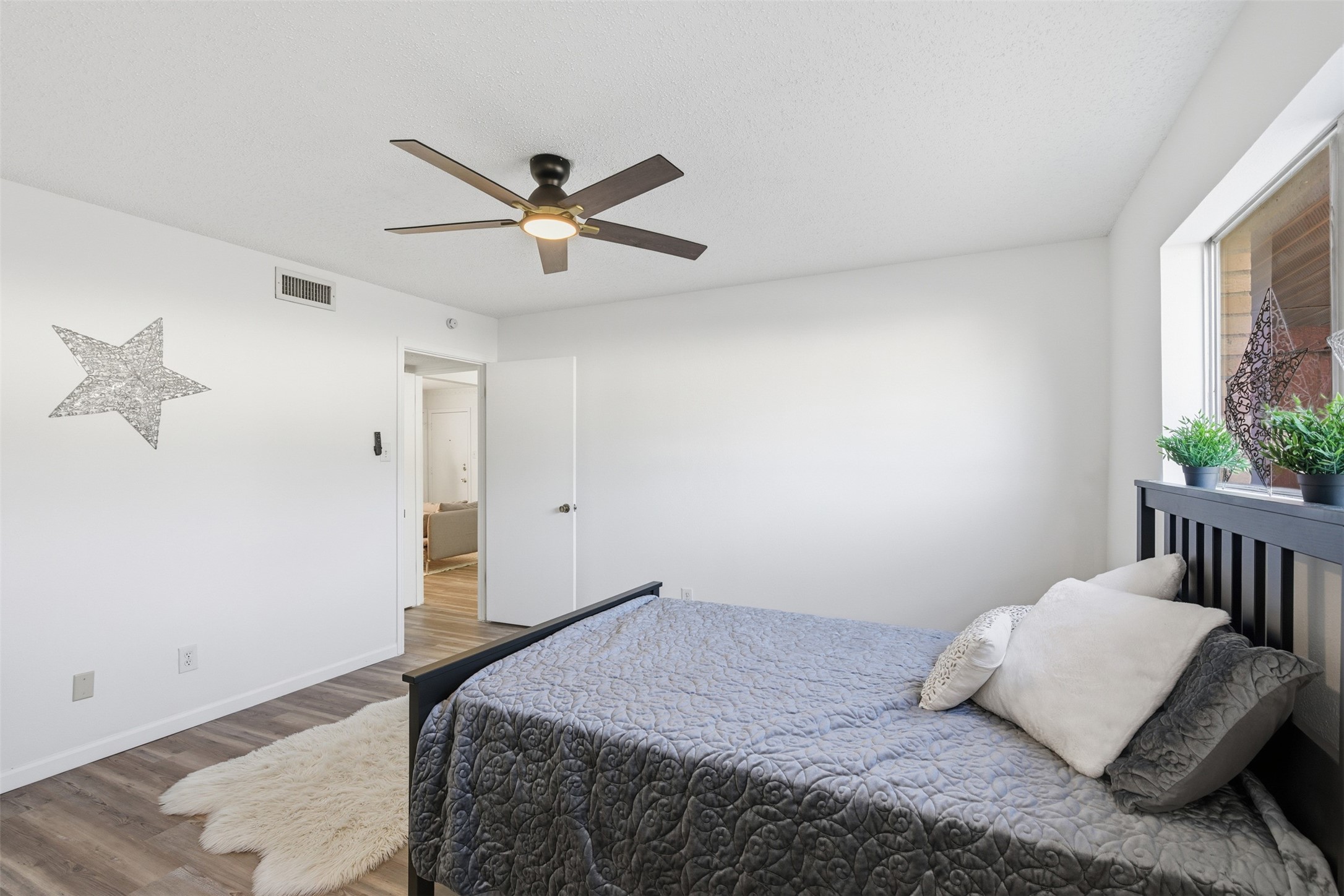 5817 Sandhurst Lane Dallas TX 75206