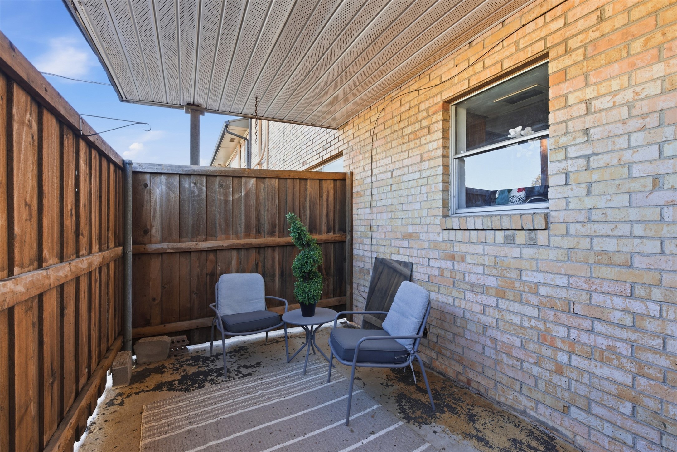 5817 Sandhurst Lane Dallas TX 75206