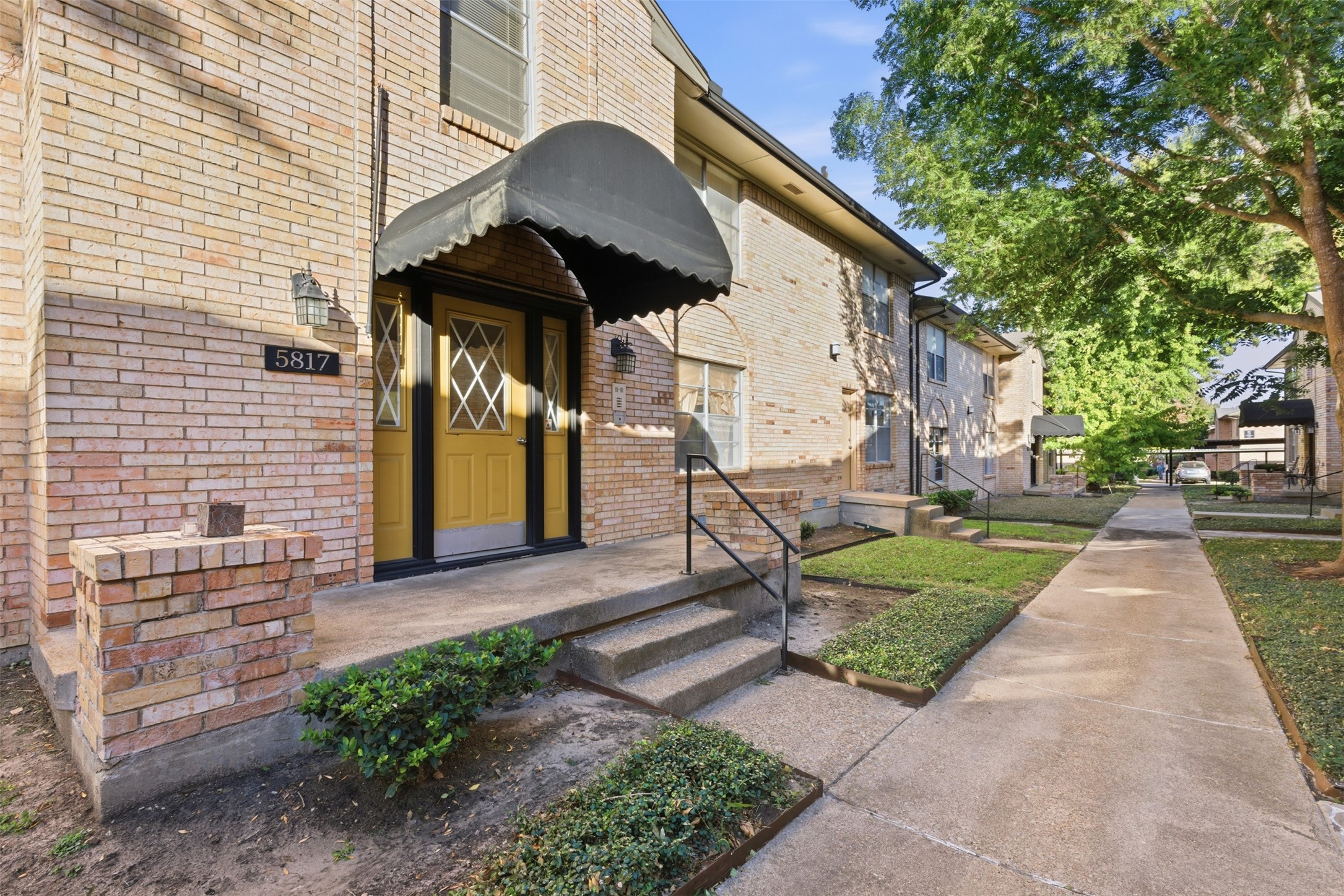 5817 Sandhurst Lane Dallas TX 75206