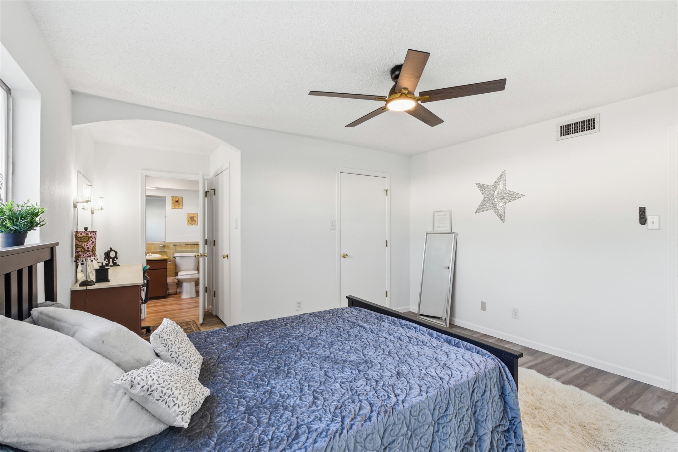 5817 Sandhurst Lane Dallas TX 75206
