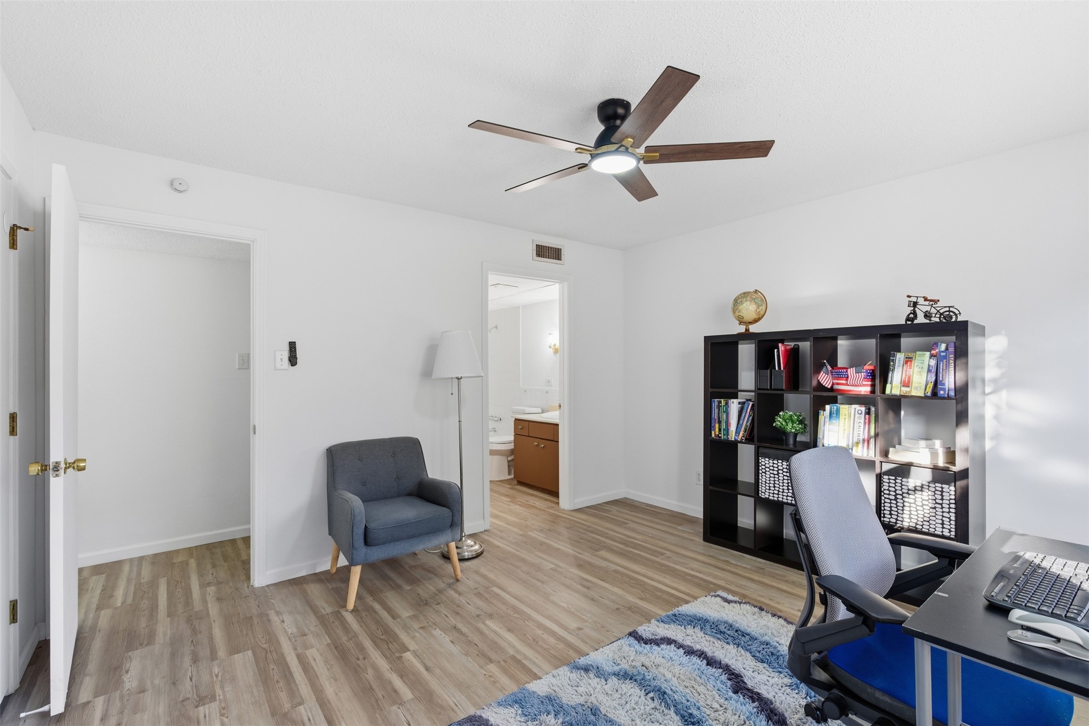 5817 Sandhurst Lane Dallas TX 75206