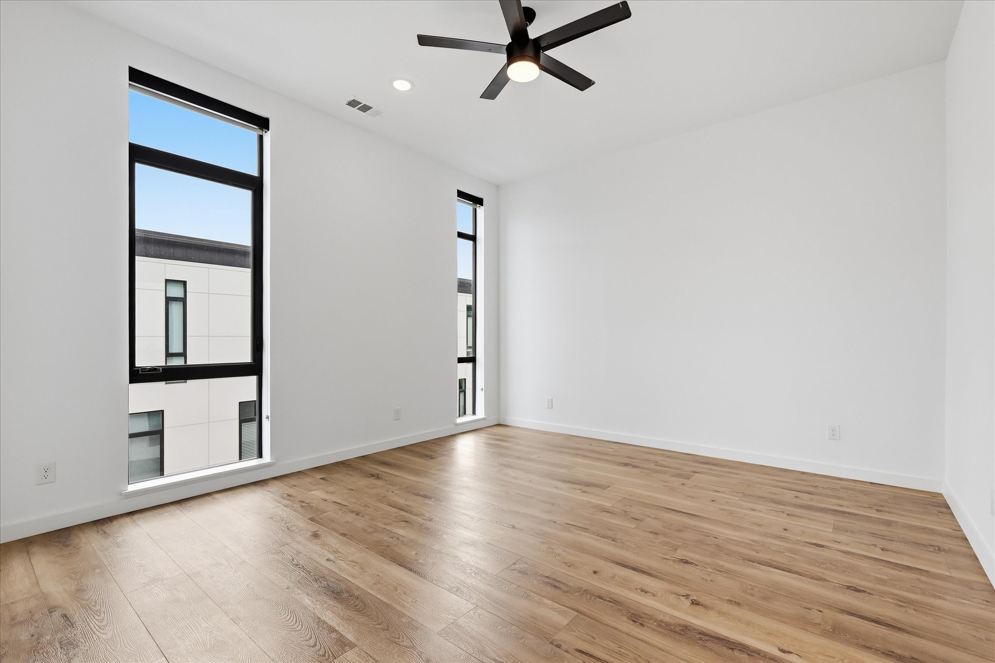 453 W Morphy Street Fort Worth TX 76104