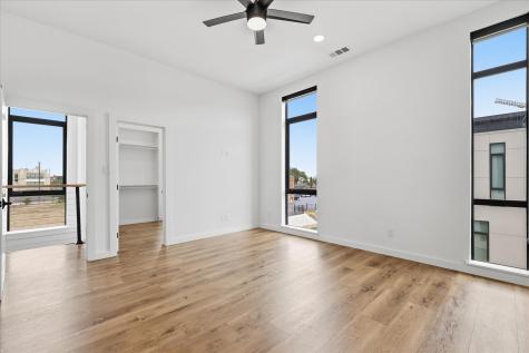 453 W Morphy Street Fort Worth TX 76104
