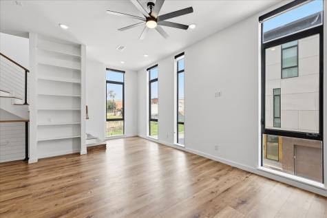453 W Morphy Street Fort Worth TX 76104