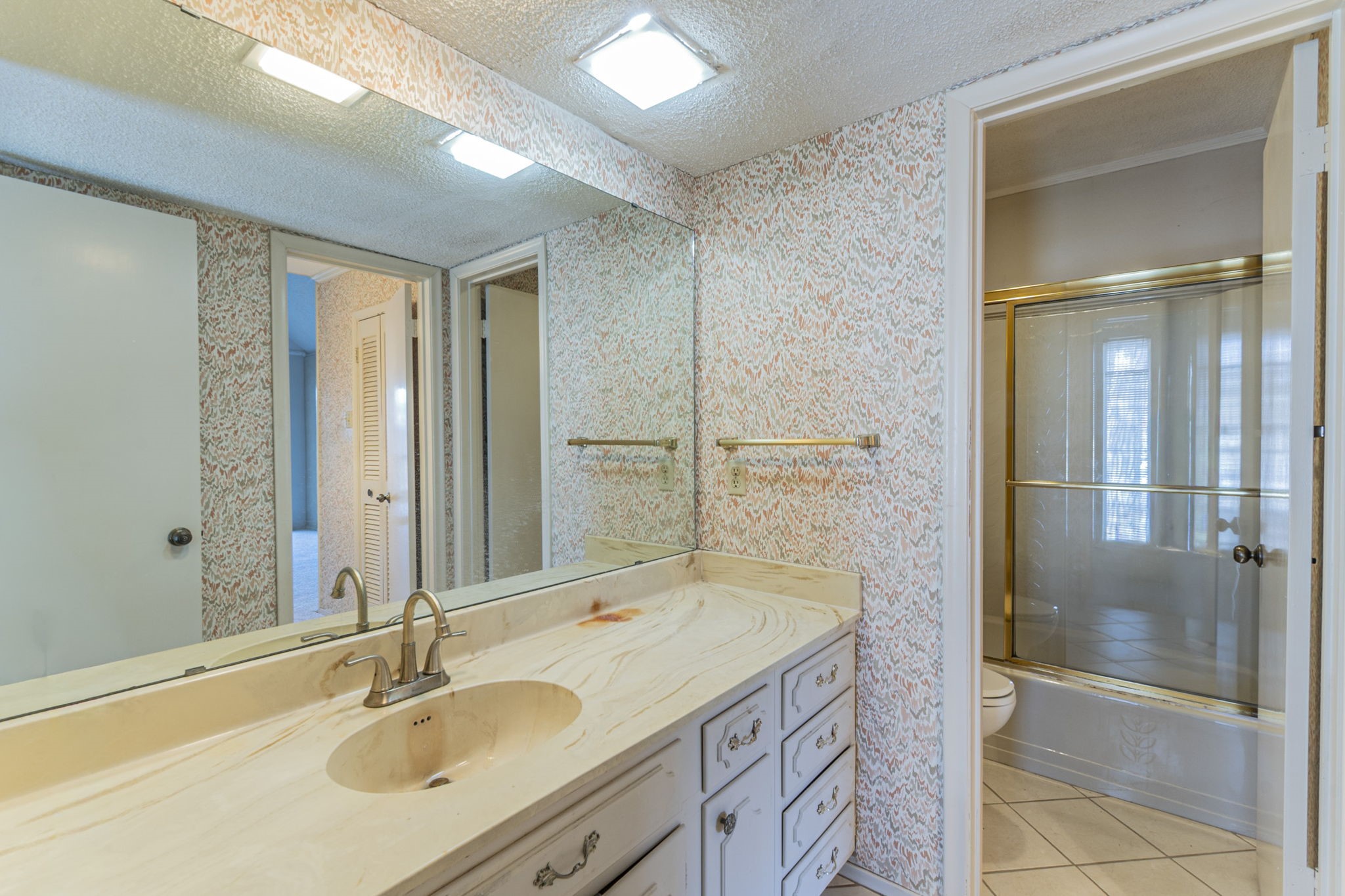 408 Hollyhill Lane Denton TX 76205