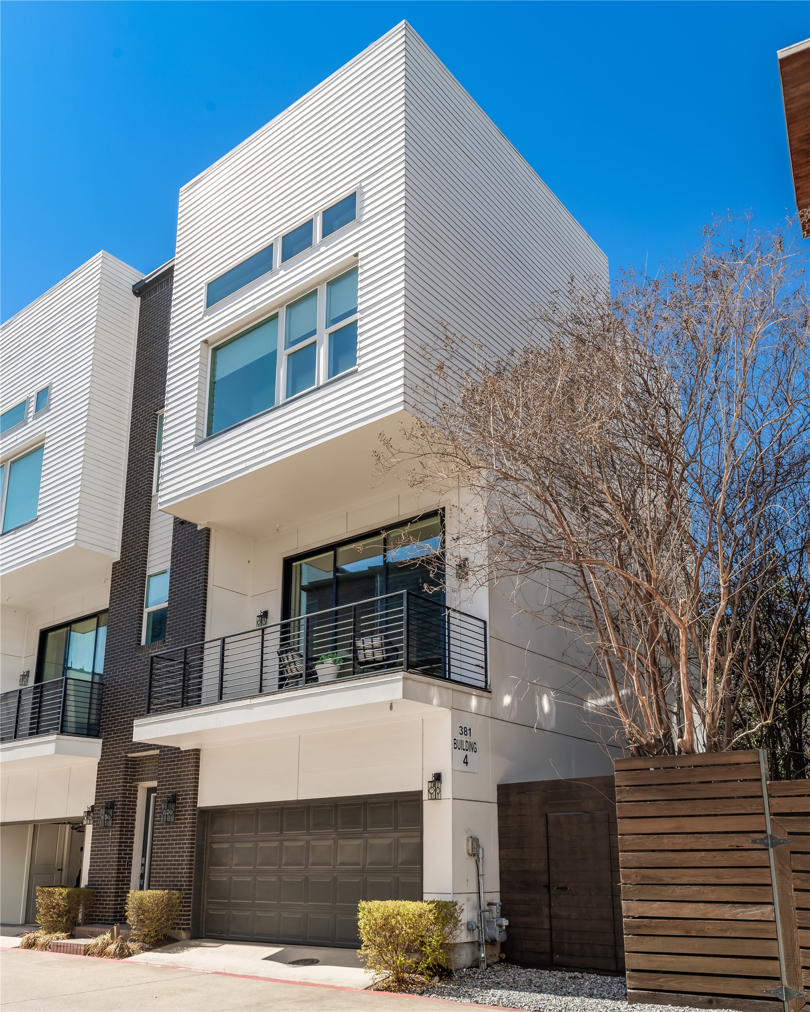 381 E Greenbriar Lane Dallas TX 75203