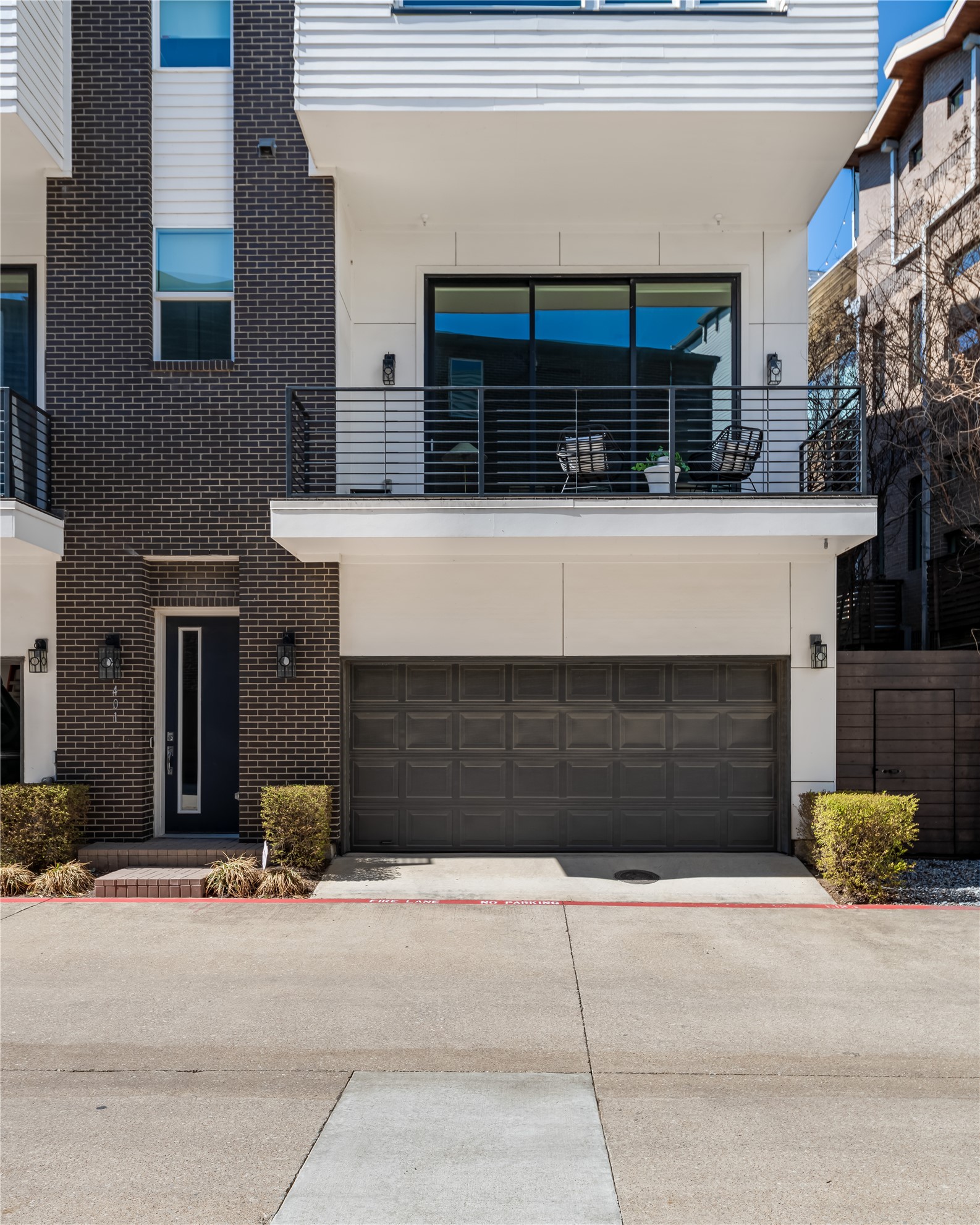 381 E Greenbriar Lane Dallas TX 75203