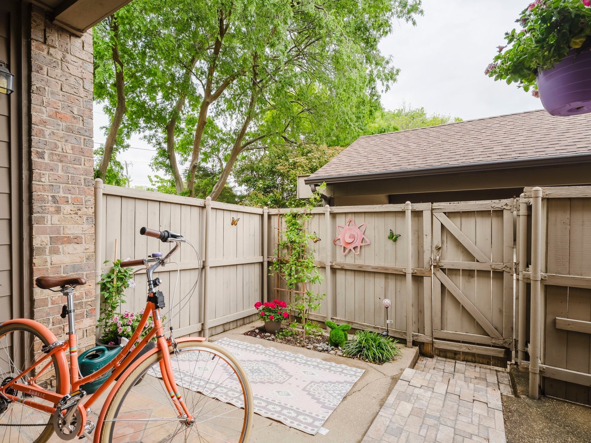 9910 Royal Lane Dallas TX 75231
