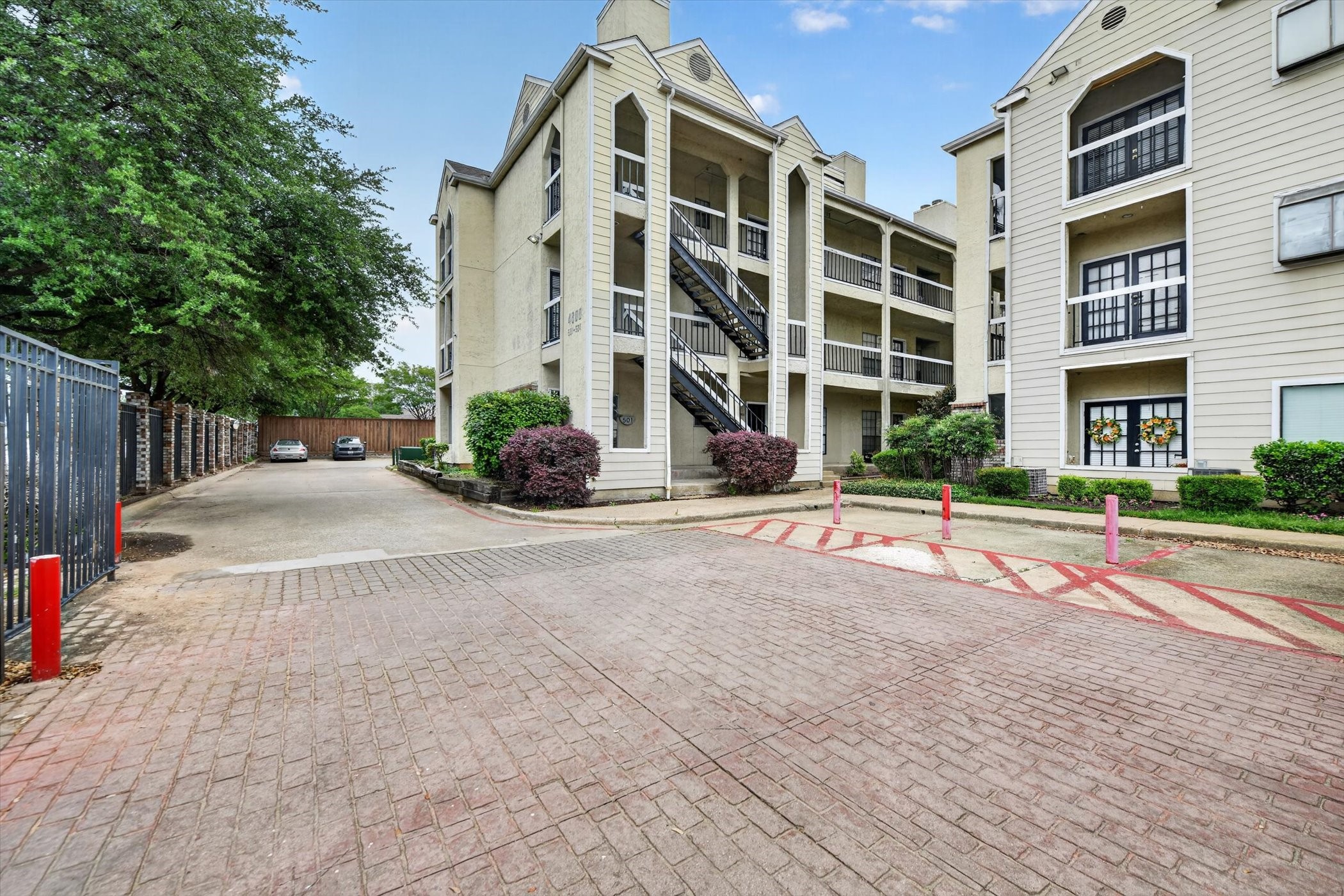 4800 W Lovers Lane Dallas TX 75209