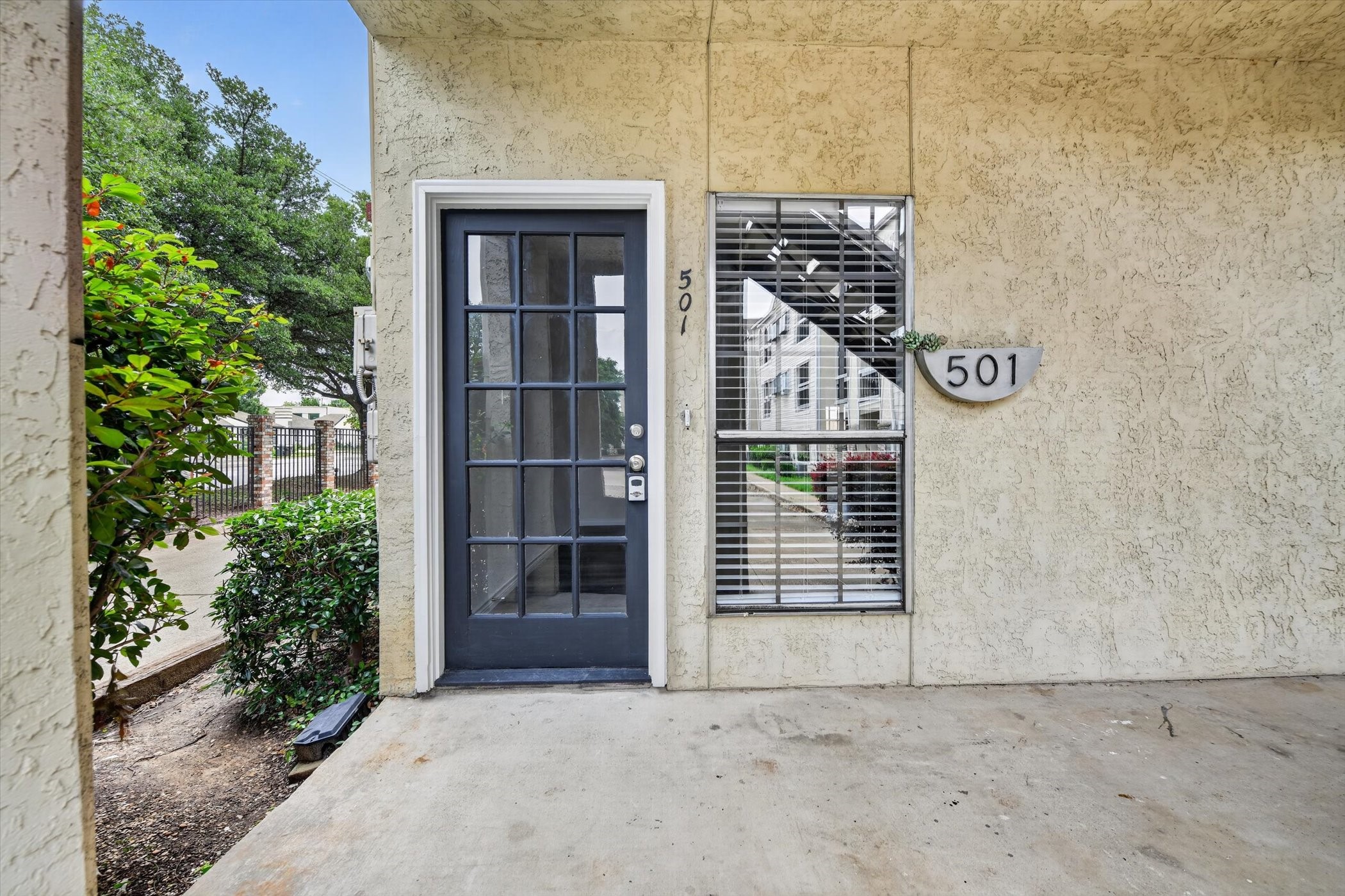 4800 W Lovers Lane Dallas TX 75209